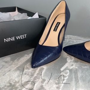 Nine West brand new Dark blue texture heels